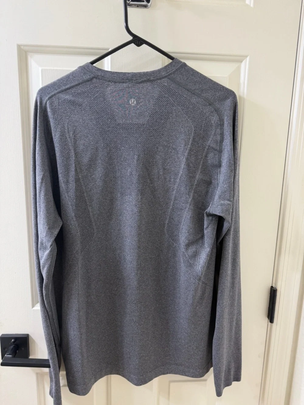lululemon athletica Men's Heather Gray Long Sleeve Crew - Large - Picture 8 of 8